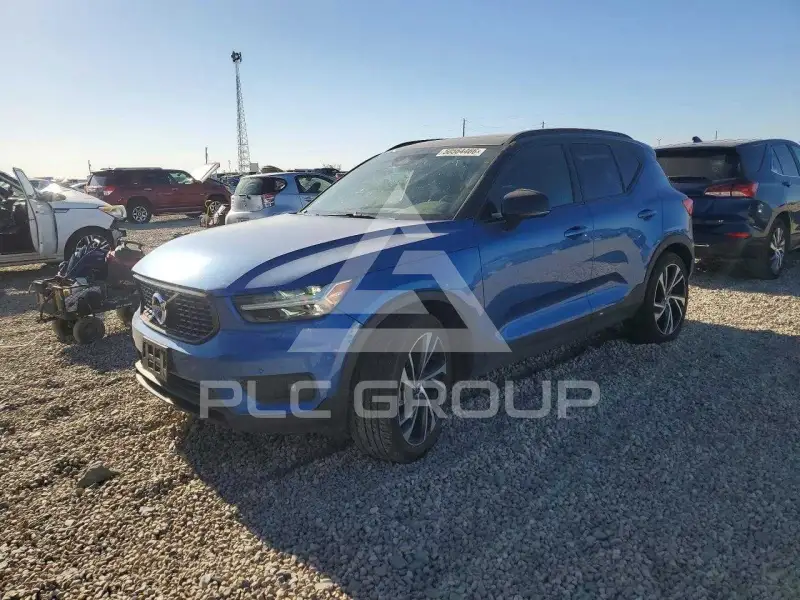 2021 Volvo XC40 фото
