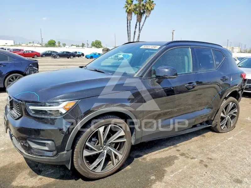 2021 Volvo XC40 фото
