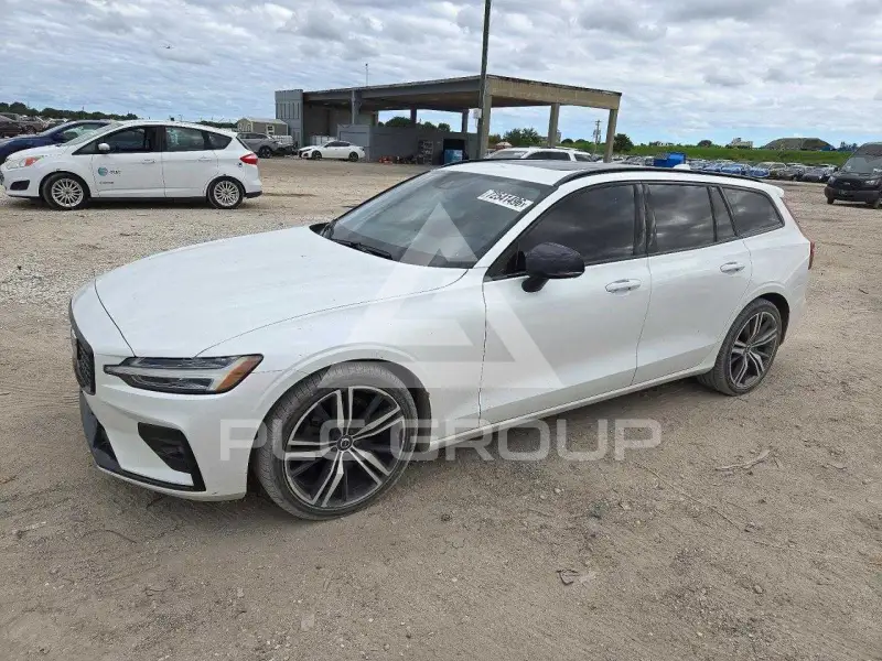 2021 Volvo V60 фото