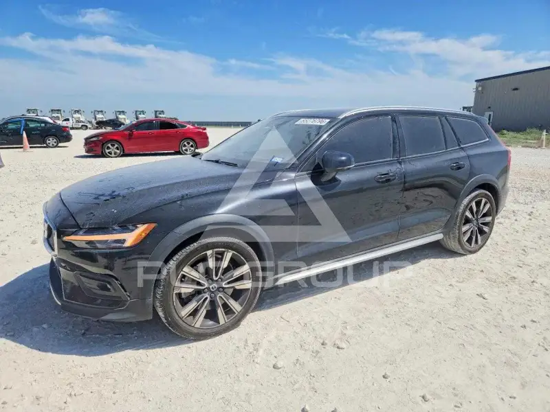 2021 Volvo V60 photo