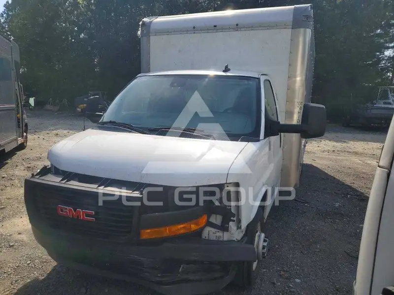2021 GMC Savana photo