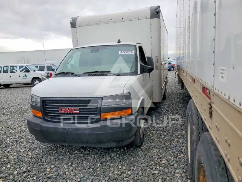 2021 GMC Savana фото