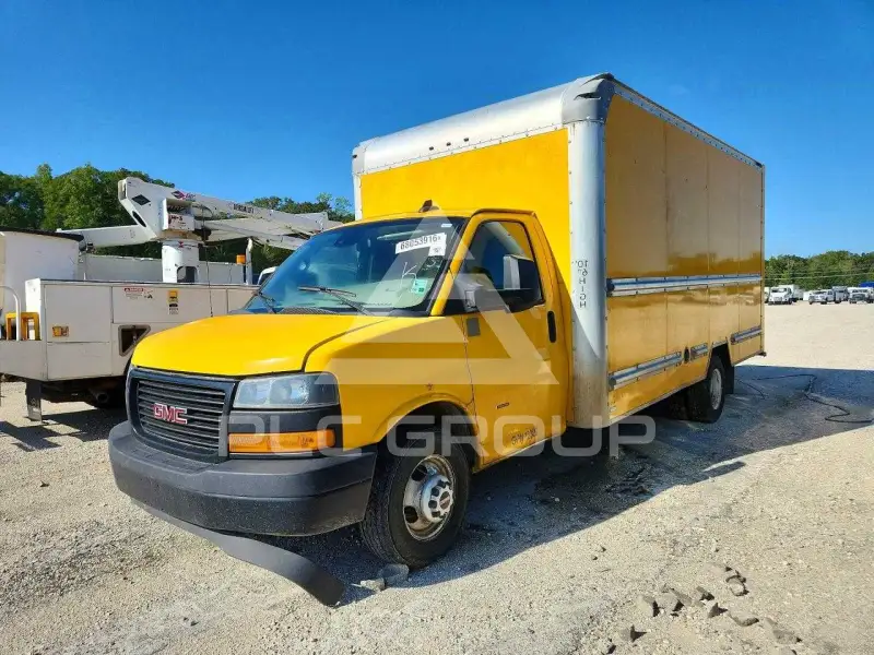 2021 GMC Savana фото