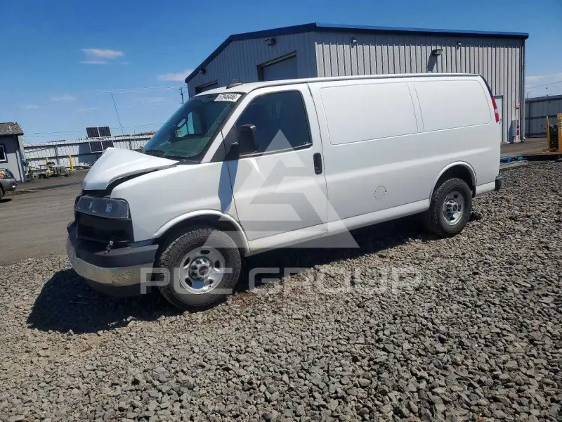 2021 GMC Savana фото