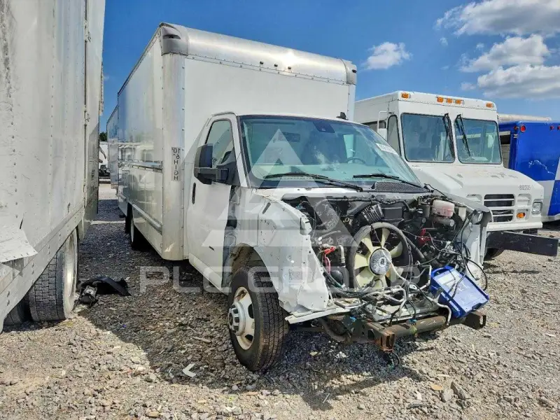 2021 GMC Savana фото