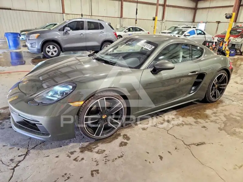 2021 Porsche Cayman photo