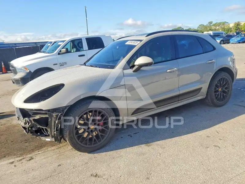 2021 Porsche MACAN photo