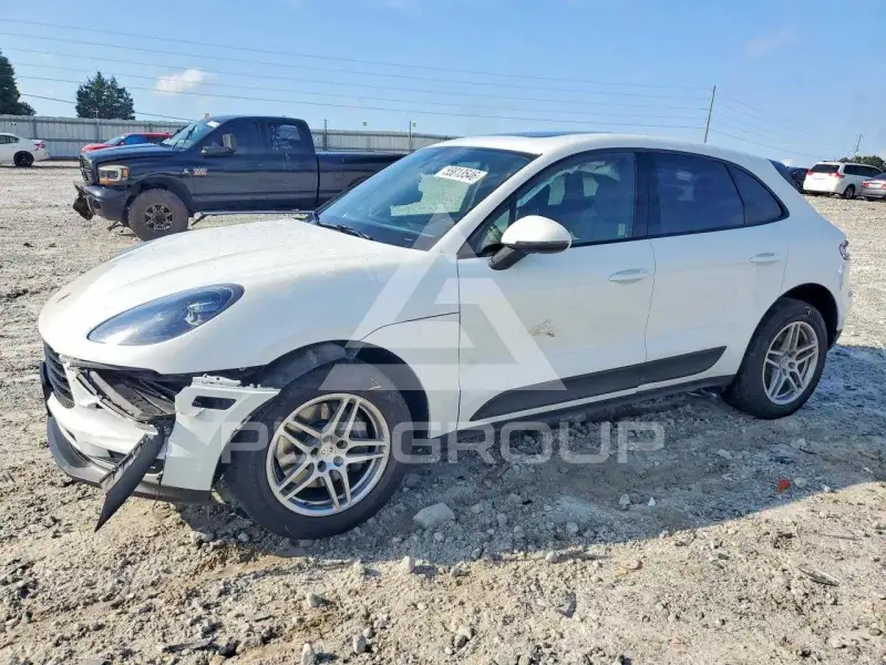2021 Porsche MACAN photo