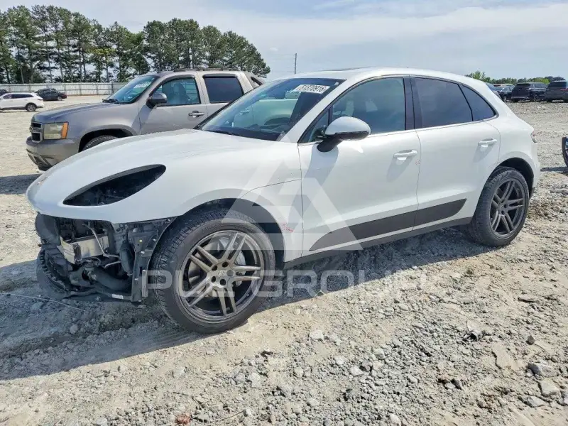 2021 Porsche MACAN photo