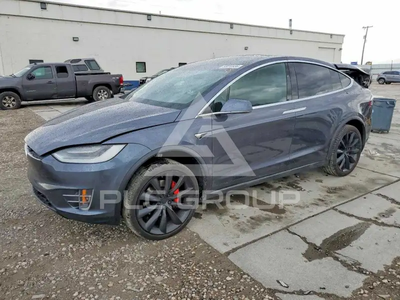 2021 Tesla Model X фото