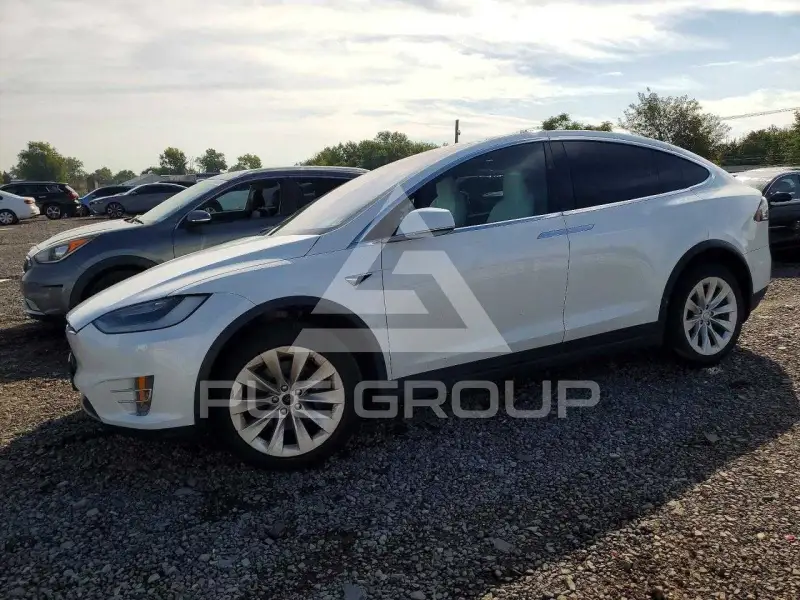 2021 Tesla Model X photo