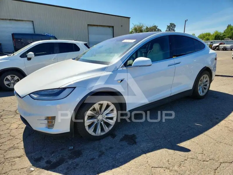 2021 Tesla Model X фото
