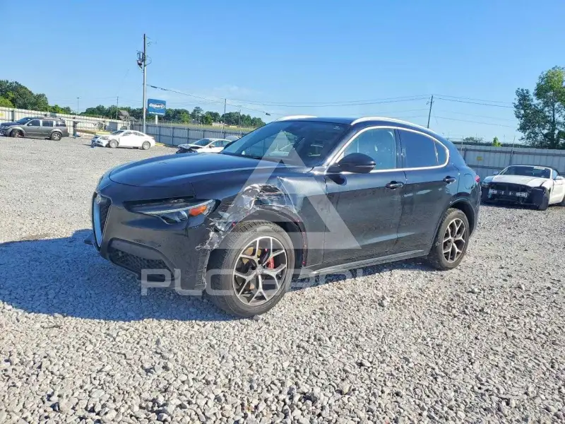2021 Alfa Romeo  photo