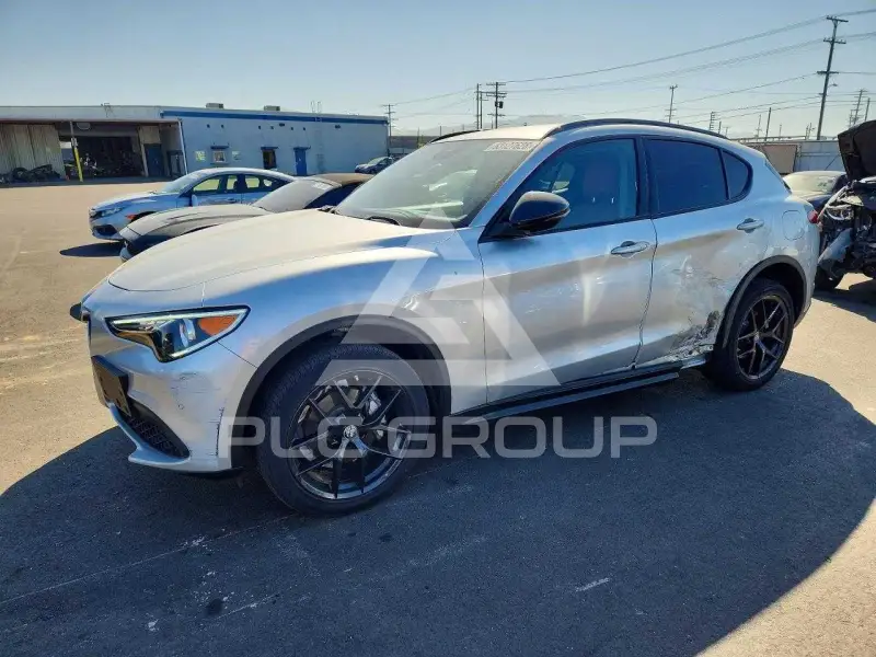 2021 Alfa Romeo Stelvio фото