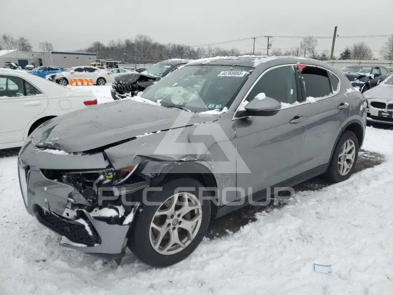 2021 Alfa Romeo Stelvio photo