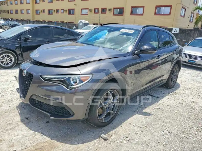 2021 Alfa Romeo Stelvio фото