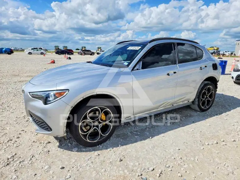 2021 Alfa Romeo Stelvio photo