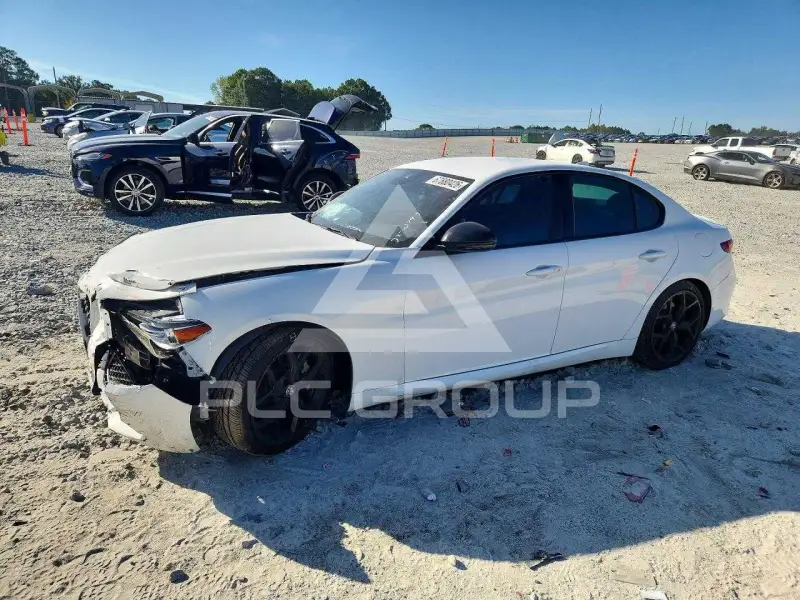 2021 Alfa Romeo Giulia фото