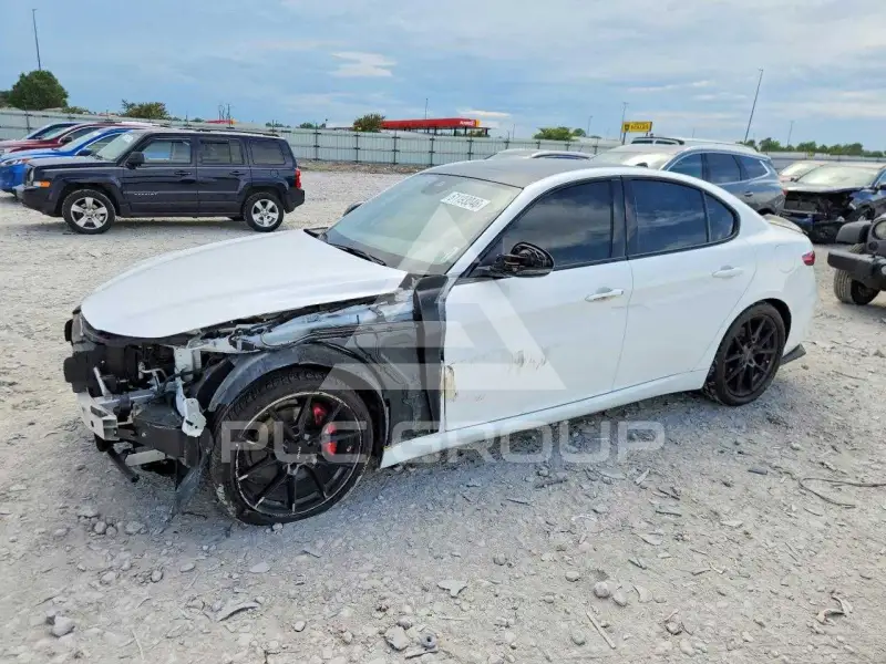 2021 Alfa Romeo Giulia фото
