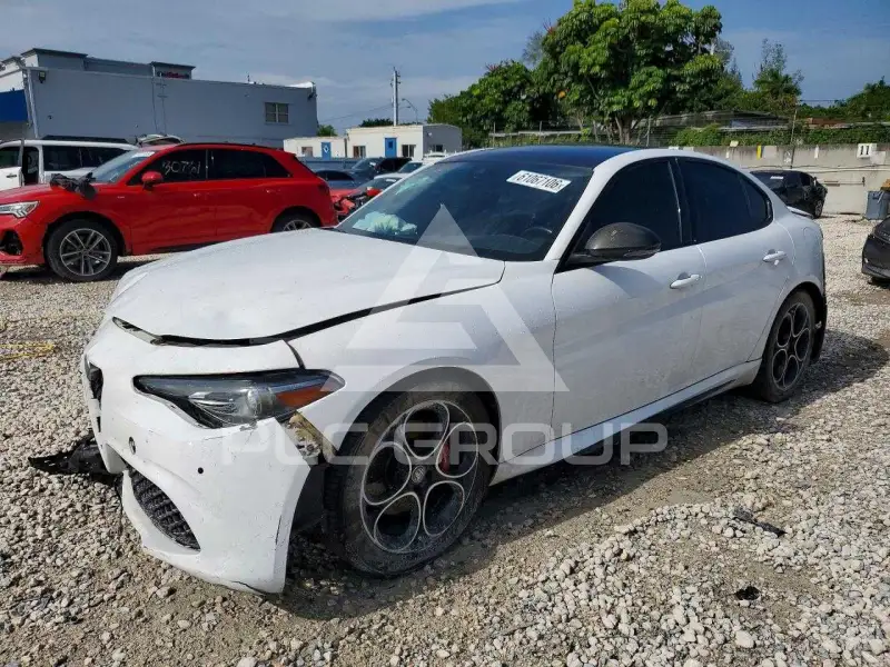 2021 Alfa Romeo Giulia фото