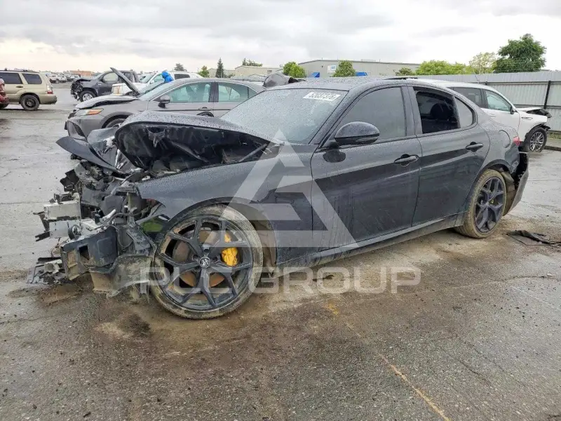 2021 Alfa Romeo Giulia фото