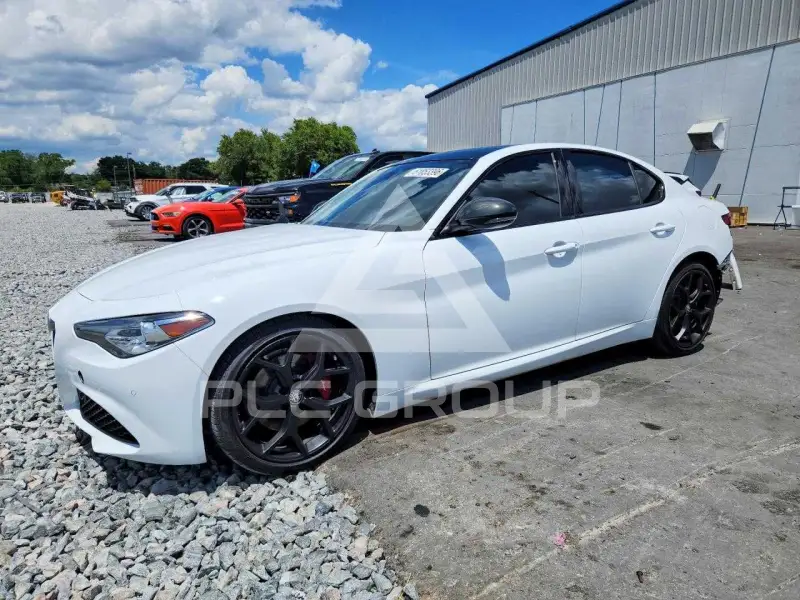 2021 Alfa Romeo Giulia photo