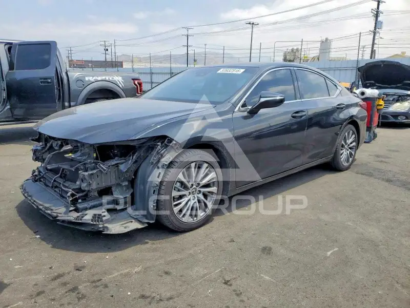 2021 Lexus ES300 photo