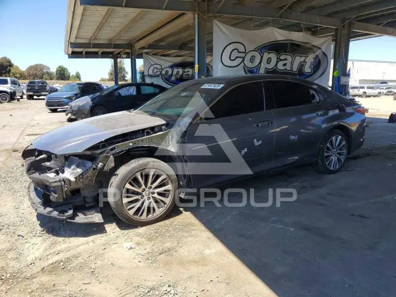 2021 Lexus ES300 photo