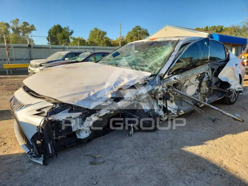 2021 Lexus ES photo