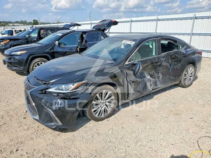 2021 Lexus ES250 photo