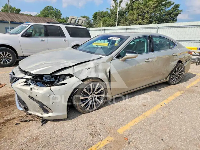 2021 Lexus ES250 photo