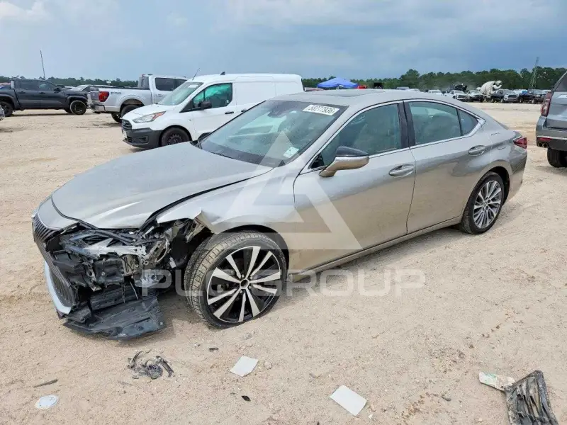 2021 Lexus ES250 photo
