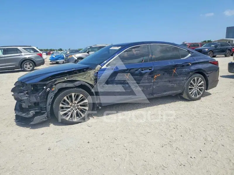 2021 Lexus ES350 photo