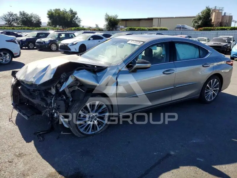 2021 Lexus ES350 photo