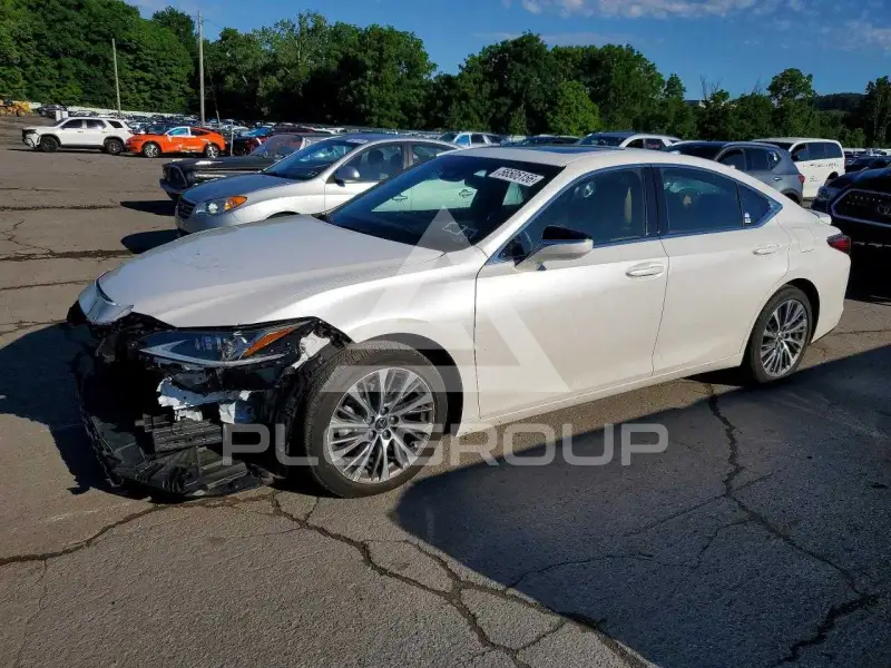 2021 Lexus ES350 photo