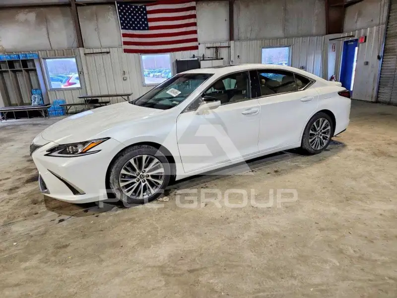2021 Lexus ES350 photo
