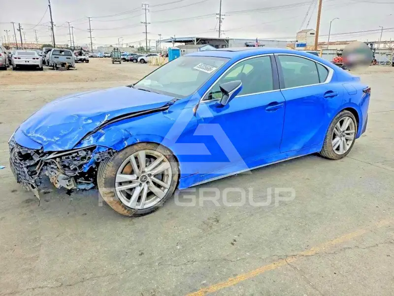 2021 Lexus IS photo