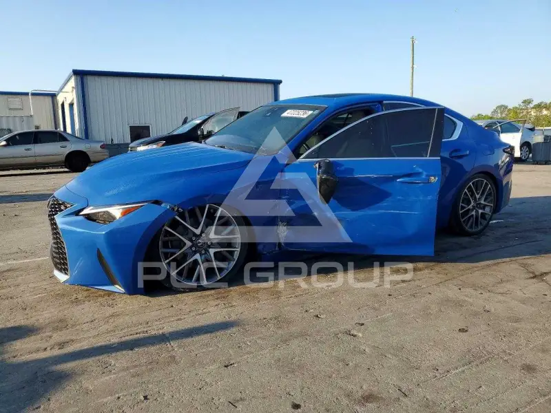 2021 Lexus IS photo