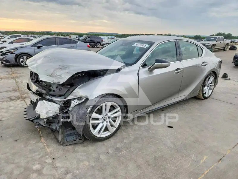 2021 Lexus IS photo