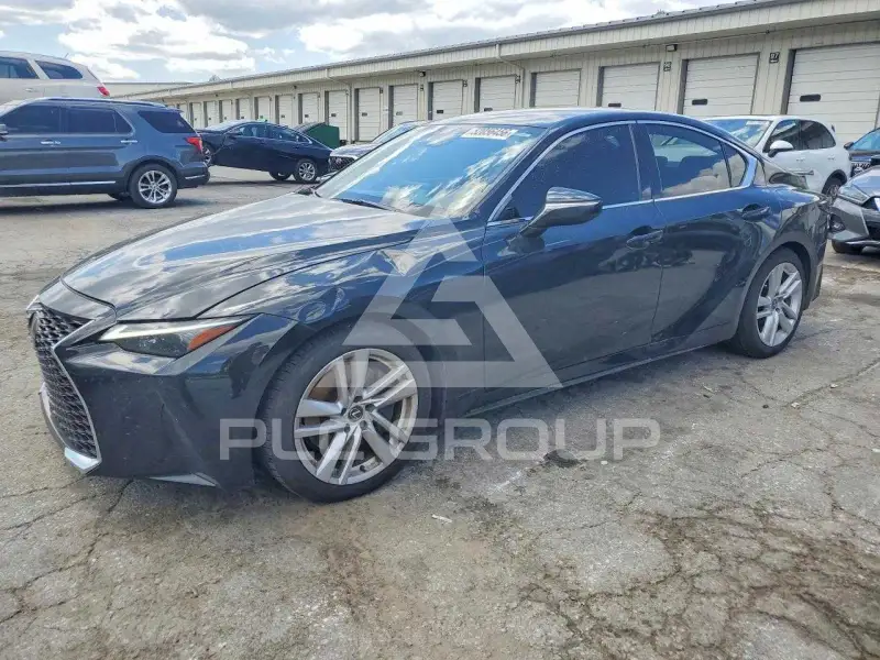 2021 Lexus IS photo