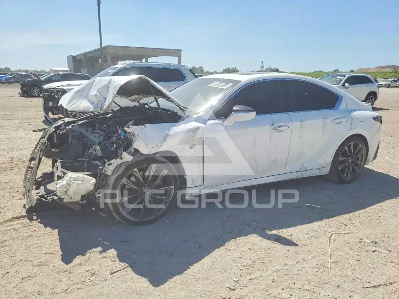 2021 Lexus IS photo