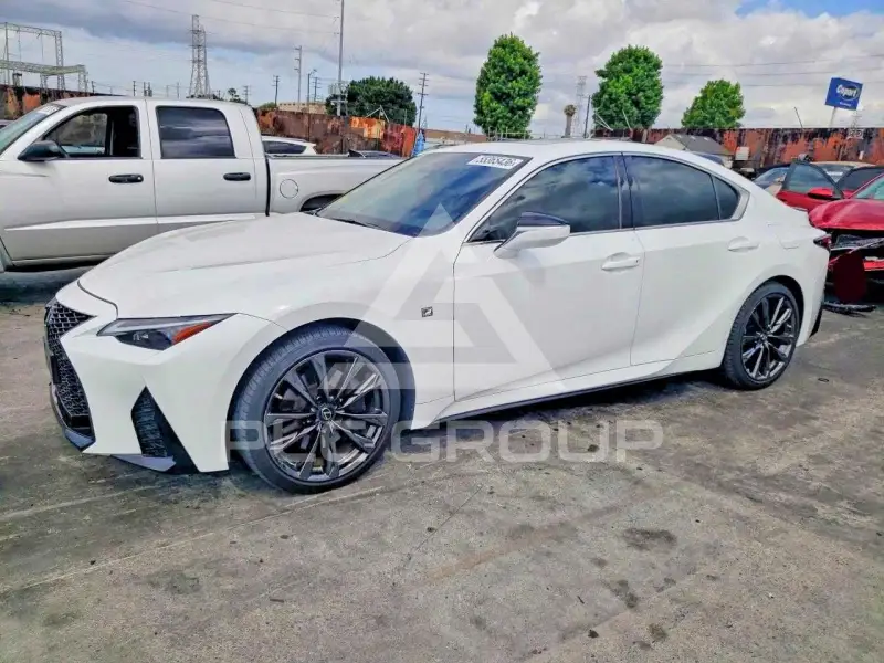 2021 Lexus IS photo
