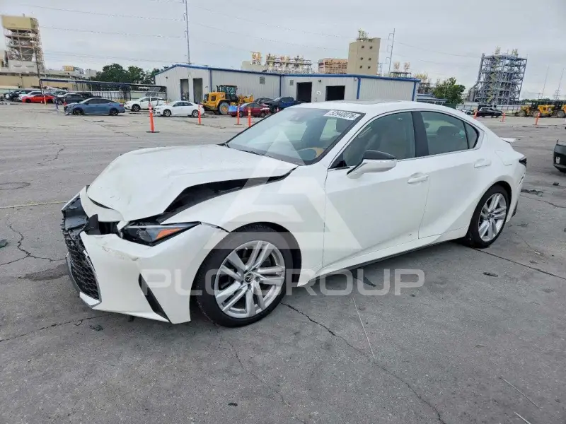 2021 Lexus IS photo