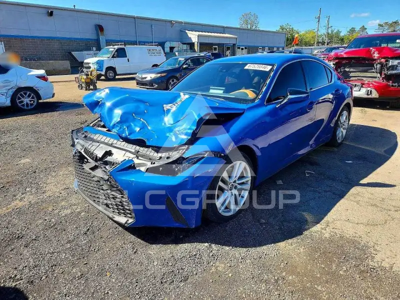 2021 Lexus IS photo