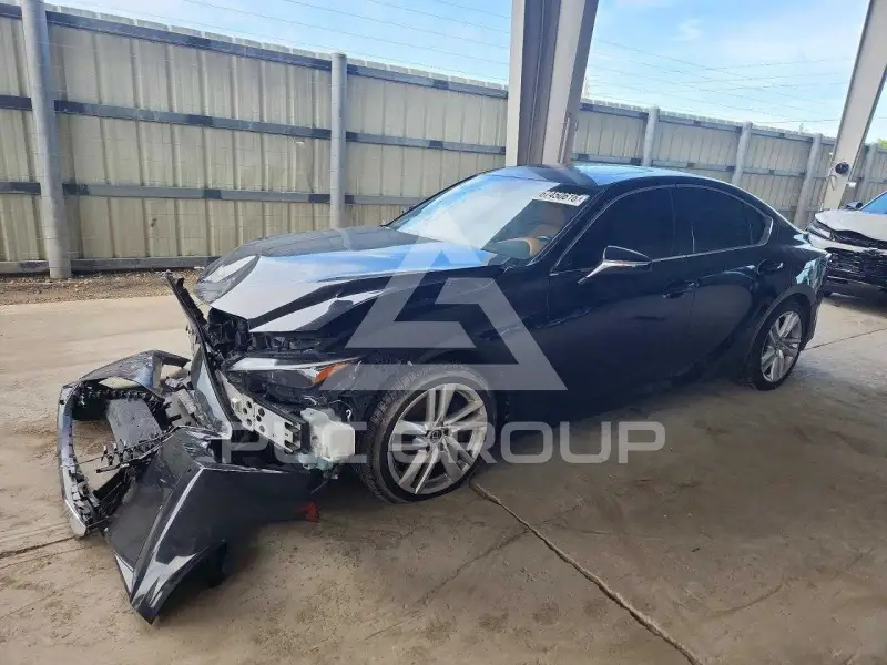 2021 Lexus IS photo