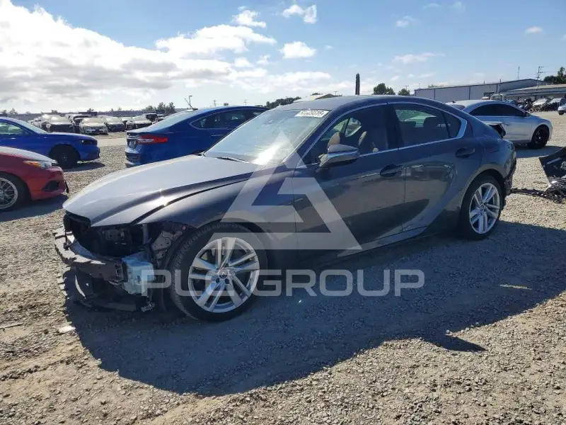 2021 Lexus IS photo