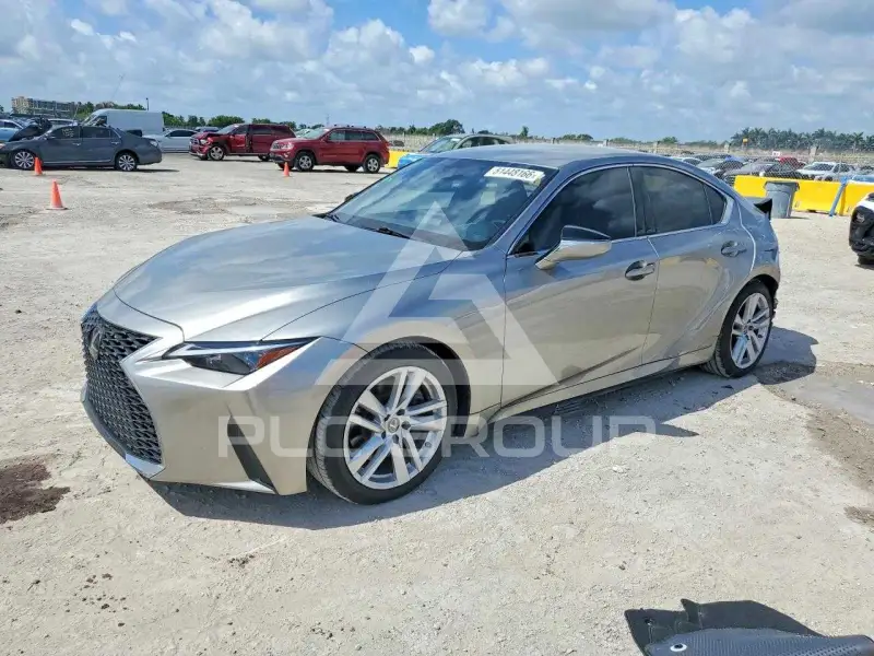 2021 Lexus IS photo