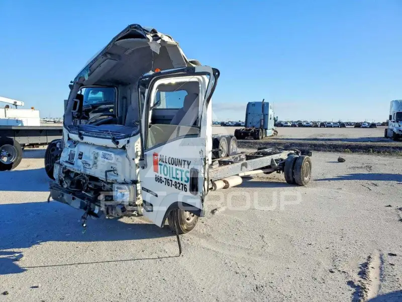 2021 Isuzu NPR фото