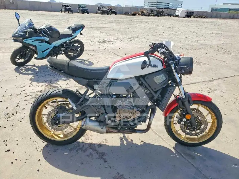 2021 Yamaha XSR700 фото