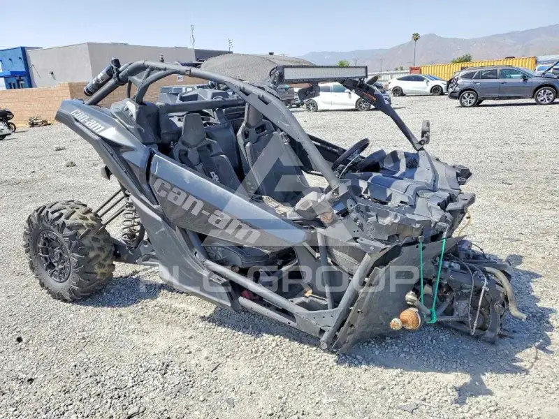 2021 Can-AM Sidebyside фото